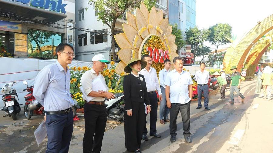 Lãnh đạo UBND TP Cần Thơ kiểm tra tiến độ Đường hoa và sân khấu đón Giao thừa Xuân Bính Ngọ 2026